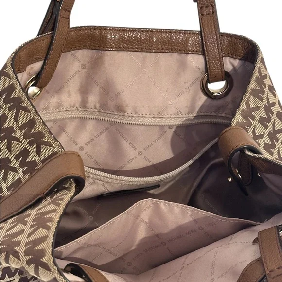 MICHAEL Michael Kors Brown Shoulder Bag with Monogram Pattern - Picture 3 of 4